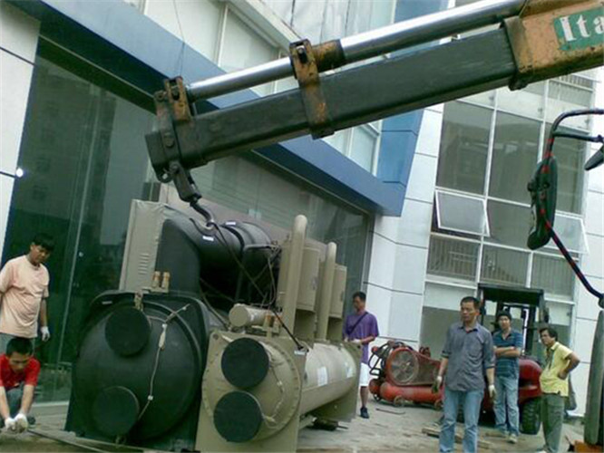 慈溪市随车吊和汽车吊的核心区别是什么？哪种更省钱？